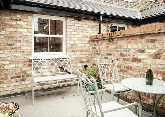 107 Nunnery Lane - A House Of Dom wakacyjny